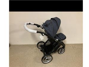 mutsy kinderwagen evo farmer black /seat: farmer shadow showroom model